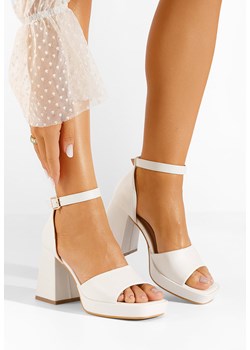 Białe sandały na słupku Alexaria ze sklepu Zapatos w kategorii Sandały damskie - zdjęcie 170064211