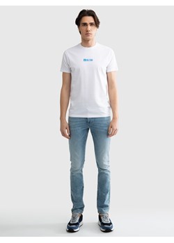 Koszulka męska z niewielkim logo BIG STAR na piersi biała Techson 101 ze sklepu Big Star w kategorii T-shirty męskie - zdjęcie 170067540