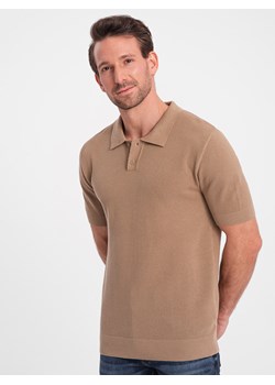 Koszulka męska polo ze strukturalnej dzianiny - jasnobrązowa V3 OM-POSS-0117 ze sklepu ombre w kategorii T-shirty męskie - zdjęcie 170067642