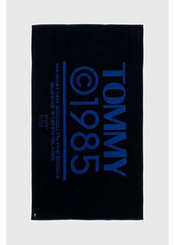 Tommy Jeans ręcznik bawełniany kolor granatowy UU0UU00090 ze sklepu ANSWEAR.com w kategorii Ręczniki - zdjęcie 170093974