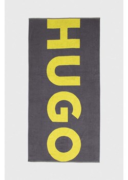 HUGO ręcznik bawełniany kolor szary 50491853 ze sklepu ANSWEAR.com w kategorii Ręczniki - zdjęcie 170094044