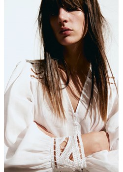 H & M - Wyszywana bluzka z ramii - Biały ze sklepu H&M w kategorii Bluzki damskie - zdjęcie 170103840