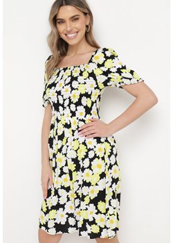 Czarno-Żółta Wiskozowa Sukienka Midi Rozkloszowana w Kwiatowy Print Acarana ze sklepu Born2be Odzież w kategorii Sukienki - zdjęcie 170109511