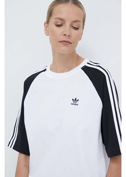 adidas Originals t-shirt bawełniany damski kolor biały IS4104 ze sklepu ANSWEAR.com w kategorii Bluzki damskie - zdjęcie 170116723
