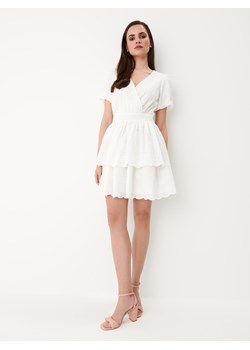 Mohito - Biała sukienka mini z ażurowymi zdobieniami - biały ze sklepu Mohito w kategorii Sukienki - zdjęcie 170124330