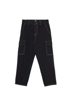 Cropp - Czarne jeansy baggy z kieszeniami cargo - czarny ze sklepu Cropp w kategorii Jeansy męskie - zdjęcie 170124880