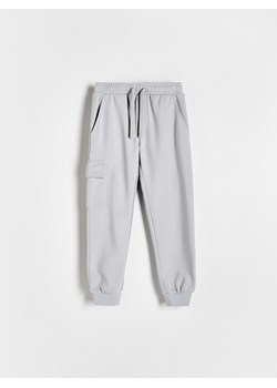 Reserved - Dresowe spodnie cargo - jasnoszary ze sklepu Reserved w kategorii Spodnie chłopięce - zdjęcie 170125083