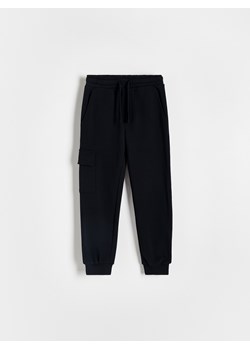 Reserved - Dresowe spodnie cargo - czarny ze sklepu Reserved w kategorii Spodnie chłopięce - zdjęcie 170125091