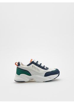 Reserved - Sneakersy na grubej podeszwie - biały ze sklepu Reserved w kategorii Buty sportowe dziecięce - zdjęcie 170125201