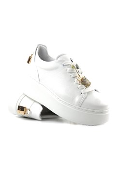 Skórzane buty damskie na platformie - Carinii B9500, białe ze sklepu ulubioneobuwie w kategorii Buty sportowe damskie - zdjęcie 170126104