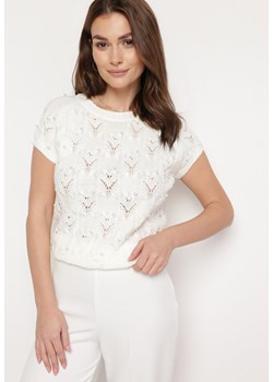 Biała Bluzka o Sweterkowym Fasonie z Perełkami Oanome ze sklepu Born2be Odzież w kategorii Bluzki damskie - zdjęcie 170132012