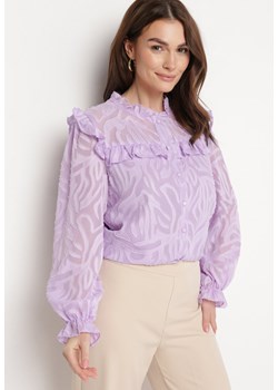 Fioletowa Koszula Ozdobiona Falbanką i Abstrakcyjnym Wzorem Nunoria ze sklepu Born2be Odzież w kategorii Koszule damskie - zdjęcie 170132063