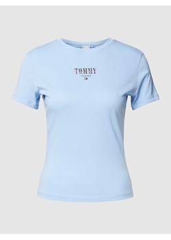T-shirt o kroju slim fit z nadrukiem z logo ze sklepu Peek&Cloppenburg  w kategorii Bluzki damskie - zdjęcie 170132324