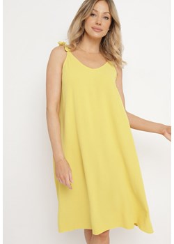 Żółta Midi Sukienka na Wiązanych Ramiączkach o Trapezowym Fasonie Urttica ze sklepu Born2be Odzież w kategorii Sukienki - zdjęcie 170139993