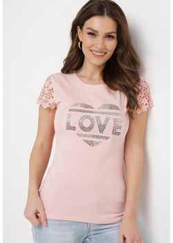Różowy Bawełniany T-shirt z Koronkowymi Rękawami i Serduszkiem z Cyrkonii Wleddia ze sklepu Born2be Odzież w kategorii Bluzki damskie - zdjęcie 170140154