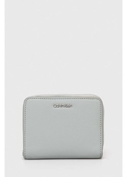 Calvin Klein portfel damski kolor szary ze sklepu ANSWEAR.com w kategorii Portfele damskie - zdjęcie 170171590