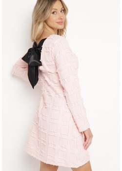 Różowa Trapezowa Sukienka z Kokardą i Geometrycznym Wzorem Trigga ze sklepu Born2be Odzież w kategorii Sukienki - zdjęcie 170174112