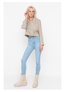 trendyol Dżinsy - Skinny fit - w kolorze błękitnym ze sklepu Limango Polska w kategorii Jeansy damskie - zdjęcie 170175034