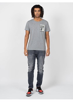 Pepe Jeans T-shirt "Tide" | PM508528 | Tide | Mężczyzna | Szary ze sklepu ubierzsie.com w kategorii T-shirty męskie - zdjęcie 170207281