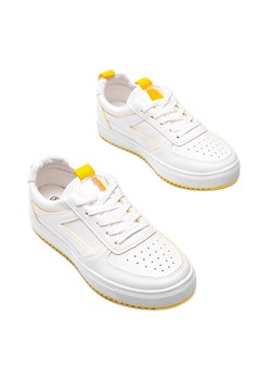 Biało żółte sneakersy sportowe Maggie białe ze sklepu ButyModne.pl w kategorii Trampki damskie - zdjęcie 170212381