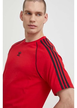 adidas Originals t-shirt bawełniany męski kolor czerwony z aplikacją  IR9449 ze sklepu ANSWEAR.com w kategorii T-shirty męskie - zdjęcie 170215920