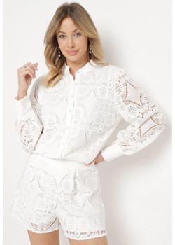 Biała Koszula Koronkowa w Ażurowe Wzory Saoime ze sklepu Born2be Odzież w kategorii Koszule damskie - zdjęcie 170224232