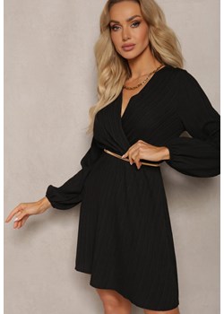 Czarna Sukienka Mini z Cienkimi Plisami Gumką w Talii i Kopertowym Dekoltem Lizina ze sklepu Renee odzież w kategorii Sukienki - zdjęcie 170231654