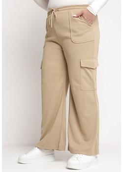 Beżowe Spodnie z Gumką w Talii z Szerokimi Nogawkami i Dużymi Kieszeniami Ubavia ze sklepu Born2be Odzież w kategorii Spodnie damskie - zdjęcie 170232603