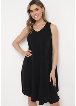 Czarna Gładka Sukienka Midi na Ramiączkach z Trójkątnym Dekoltem Voriala ze sklepu Born2be Odzież w kategorii Sukienki - zdjęcie 170232743