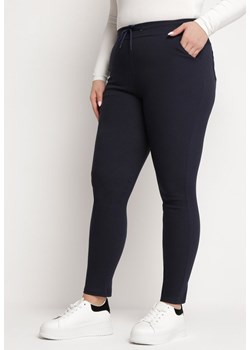 Granatowe Klasyczne Spodnie z Prostymi Nogawkami i Gumką w Pasie Ovalina ze sklepu Born2be Odzież w kategorii Spodnie damskie - zdjęcie 170232820