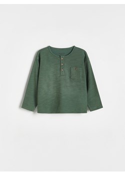 Reserved - Strukturalny longsleeve henley - zielony ze sklepu Reserved w kategorii Kaftaniki i bluzki - zdjęcie 170245701