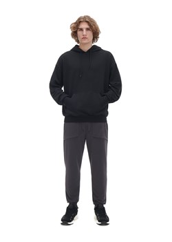 Cropp - Szare dresowe joggery - szary ze sklepu Cropp w kategorii Spodnie męskie - zdjęcie 170252602