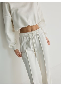 Reserved - Spodnie z szerokimi nogawkami - złamana biel ze sklepu Reserved w kategorii Spodnie damskie - zdjęcie 170257942