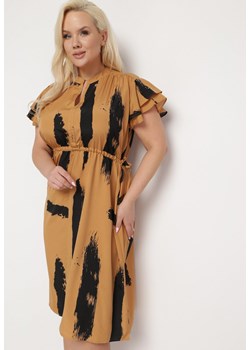 Ciemnobeżowa Sukienka ze Sznurkiem w Pasie i Artystycznym Wzorem Lesidna ze sklepu Born2be Odzież w kategorii Sukienki - zdjęcie 170260611