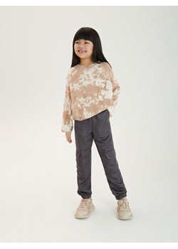 Reserved - Spodnie cargo z połyskującej tkaniny - ciemnoszary ze sklepu Reserved w kategorii Spodnie dziewczęce - zdjęcie 170262834