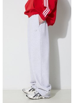 adidas Originals spodnie dresowe bawełniane kolor szary melanżowe IL0851 ze sklepu PRM w kategorii Spodnie damskie - zdjęcie 170263773