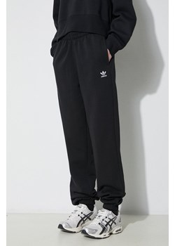 adidas Originals spodnie dresowe kolor czarny gładkie IA6437 ze sklepu PRM w kategorii Spodnie damskie - zdjęcie 170263781