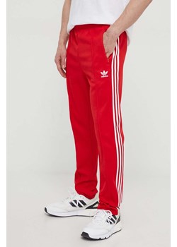 adidas Originals spodnie dresowe Adicolor Classics Beckenbauer kolor czerwony z aplikacją IM4547 ze sklepu PRM w kategorii Spodnie męskie - zdjęcie 170263783