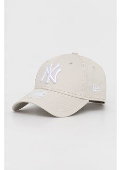 New Era czapka z daszkiem bawełniana kolor beżowy wzorzysta NEW YORK YANKEES ze sklepu PRM w kategorii Czapki z daszkiem męskie - zdjęcie 170263903