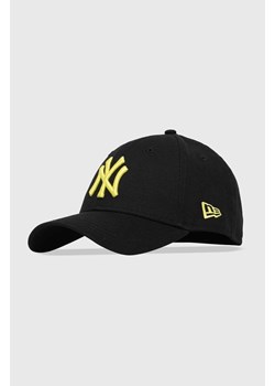 New Era czapka z daszkiem bawełniana kolor czarny z aplikacją NEW YORK YANKEES ze sklepu PRM w kategorii Czapki z daszkiem damskie - zdjęcie 170264044