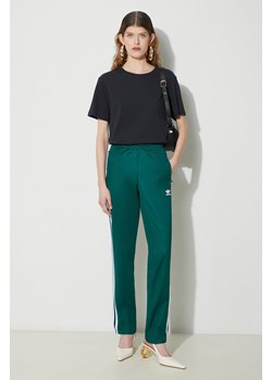adidas Originals spodnie dresowe kolor zielony z aplikacją  IP0628 ze sklepu PRM w kategorii Spodnie damskie - zdjęcie 170264221