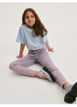 Reserved - Jeansy skinny high waist z efektem sprania - fioletowy ze sklepu Reserved w kategorii Spodnie dziewczęce - zdjęcie 170286164