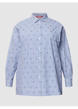 Bluzka koszulowa PLUS SIZE z wyszywanym logo na całej powierzchni,model „Fabriano” ze sklepu Peek&Cloppenburg  w kategorii Koszule damskie - zdjęcie 170293183
