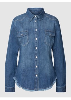Bluzka jeansowa z postrzępionym dołem model ‘Soller’ ze sklepu Peek&Cloppenburg  w kategorii Koszule damskie - zdjęcie 170295042