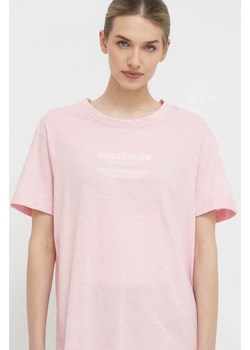 Guess t-shirt bawełniany LEAH damski kolor różowy V4GI05 K8G01 ze sklepu ANSWEAR.com w kategorii Bluzki damskie - zdjęcie 170299572