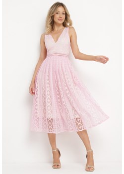 Różowa Rozkloszowana Sukienka z Plisowanym Dołem i Ozdobnymi Haftami Asorasia ze sklepu Born2be Odzież w kategorii Sukienki - zdjęcie 170300924