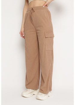 Ciemnobeżowe Spodnie Bojówki z Szerokimi Nogawkami Ginevrra ze sklepu Born2be Odzież w kategorii Spodnie damskie - zdjęcie 170300933