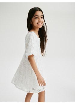 Reserved - Koronkowa sukienka - złamana biel ze sklepu Reserved w kategorii Sukienki dziewczęce - zdjęcie 170325670