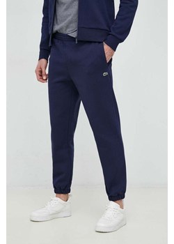 Lacoste spodnie dresowe kolor granatowy melanżowe ze sklepu PRM w kategorii Spodnie męskie - zdjęcie 170329552