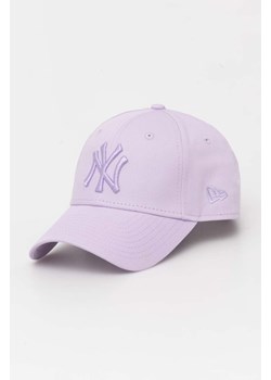 New Era czapka z daszkiem bawełniana kolor fioletowy z aplikacją NEW YORK YANKEES ze sklepu PRM w kategorii Czapki z daszkiem męskie - zdjęcie 170329592